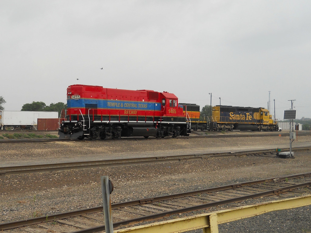 LTEX 1455  1May2011  Idling and waiting in the yard 